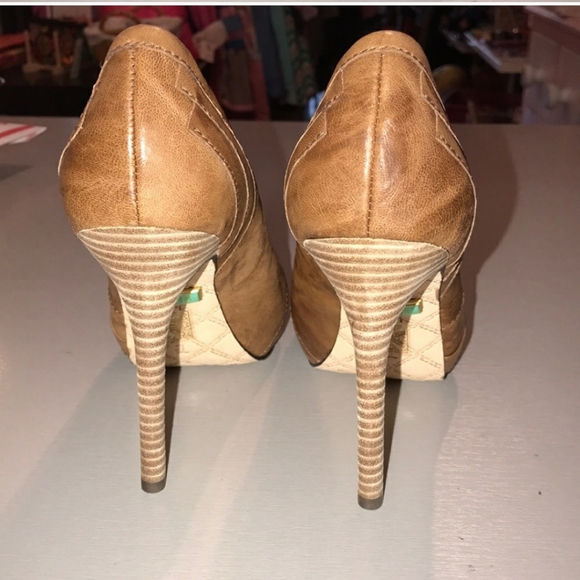 L.A.M.B. leather peep toe heel - Picture 3 of 5